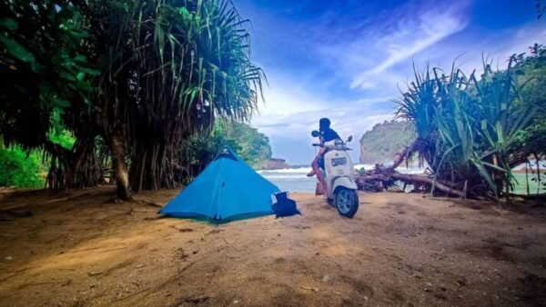 camppping di Pantai Batu Bengkung
