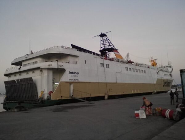 kapal pelni kfc jetliner