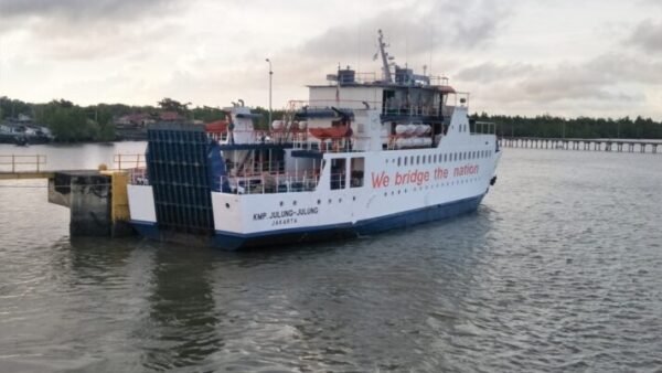 kapal roro feri di pelabuhan tarakan tujuan tolitoli