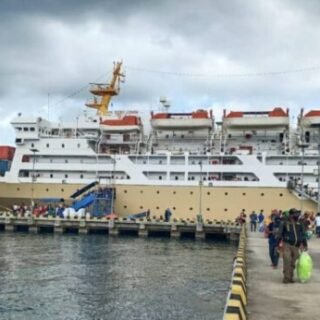 Kapal Pelni Dari Baubau