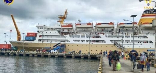 Kapal Pelni Dari Baubau