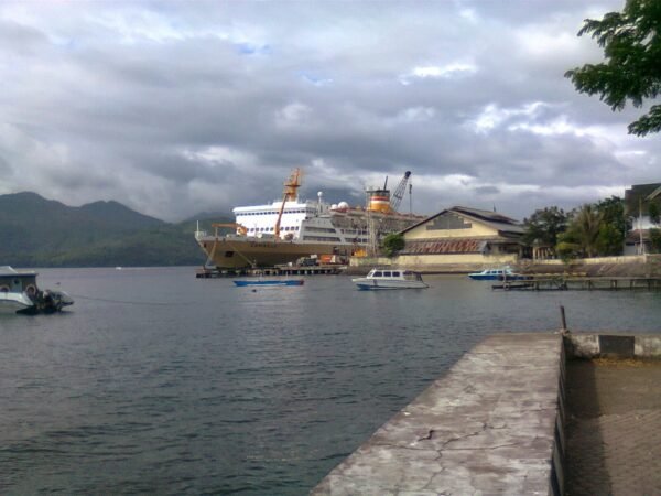 Kapal Pelni singgah di Pelabuhan Ahmad Yani Ternate