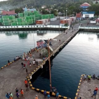 Pelabuhan laut Manokwari Papua Barat