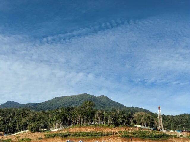 Gunung Sorik Marapi di Sumatera Utara
