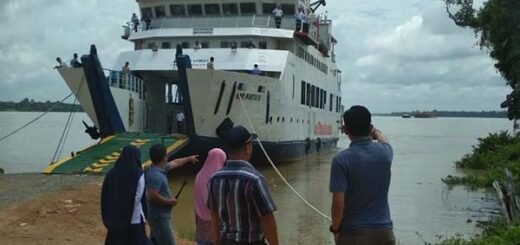 Kapal Roro Fery Manta 2