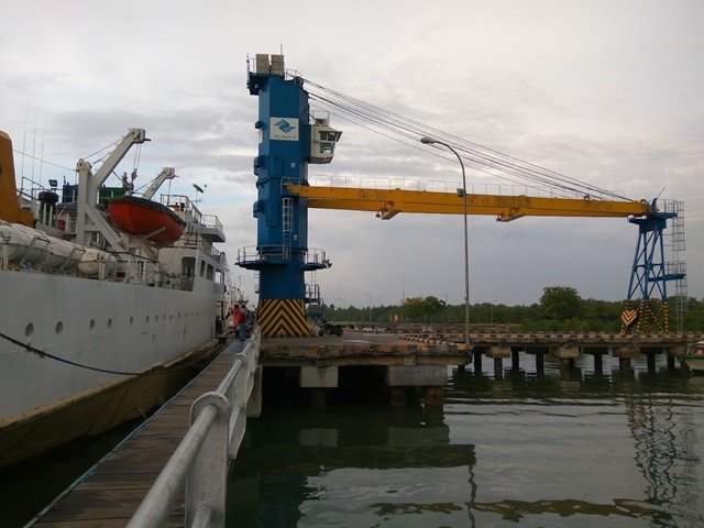 kapal singgah di Pelabuhan Samudera Batulicin