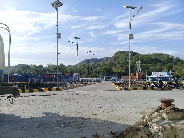 Dermaga Pelabuhan Reo