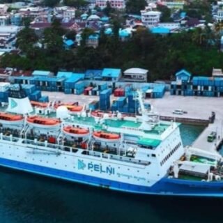 Kapal Pelni KM Sirimau Dari Ambon