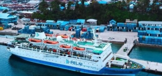 Kapal Pelni KM Sirimau Dari Ambon