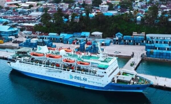 Kapal Pelni KM Sirimau Dari Ambon