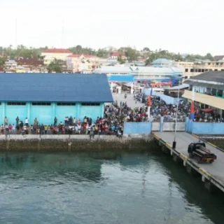 Kapal Pelni KM Sirimau Dari Tual