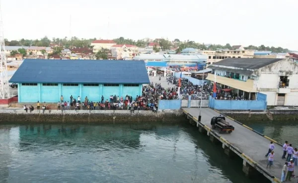 Kapal Pelni KM Sirimau Dari Tual