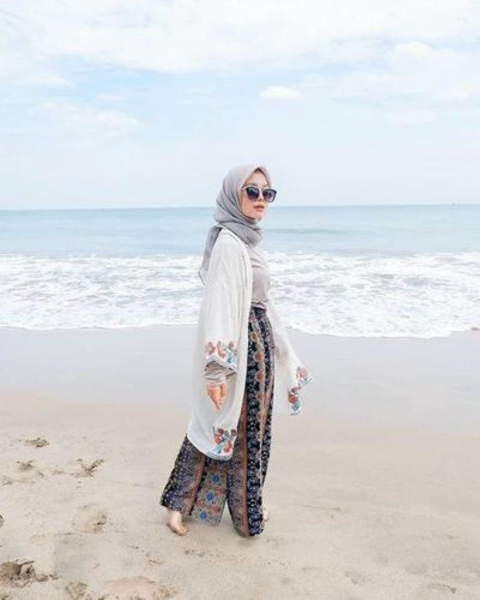 6 Ootd Ke Pantai Hijab Gamis - KATA OMED