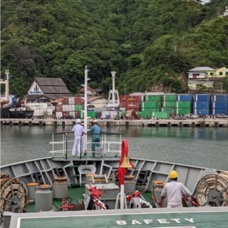 Kapal singgah di pelabuhan Gorontalo