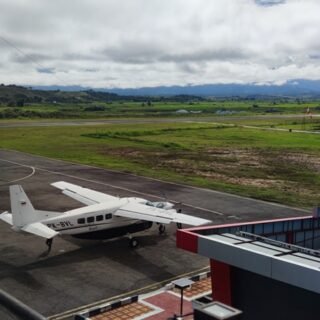 pesawat susi air Bandar Udara Seko