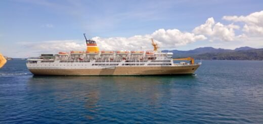 Kapal Pelni Dari Ambon ke Surabaya