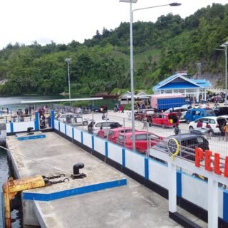 Pelabuhan Ferry Boniton