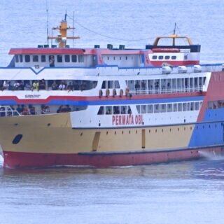 Kapal Laut KM Permata Obi