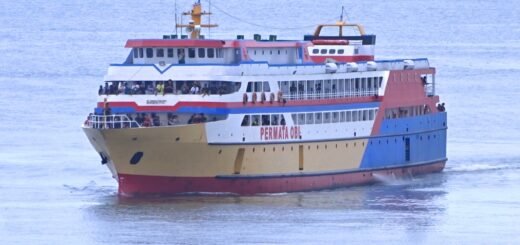 Kapal Laut KM Permata Obi