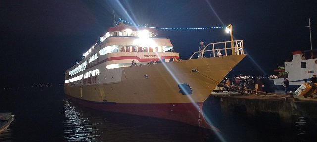 Kapal permata obi singgah di pelabuhan slamet riyadi ambon