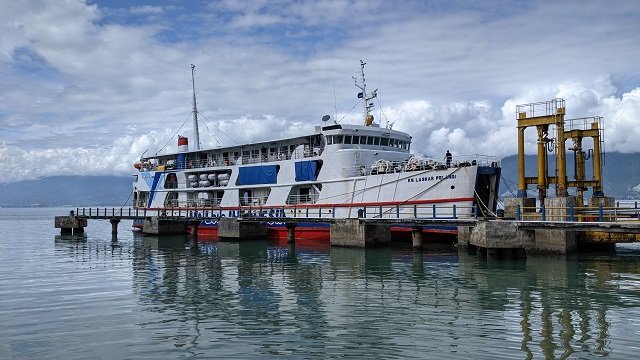 Kapal Roro Ferry KM Laskar Pelangi Pelabuhan ASDP Taipa