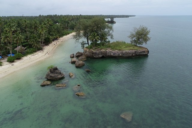 Pantai Batu Kora Pulau Aru