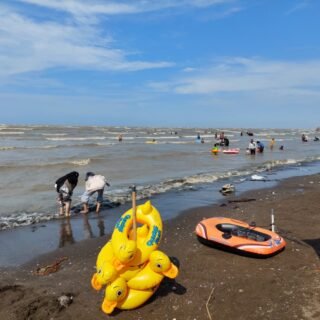 Pantai Samudera Baru di Karawang