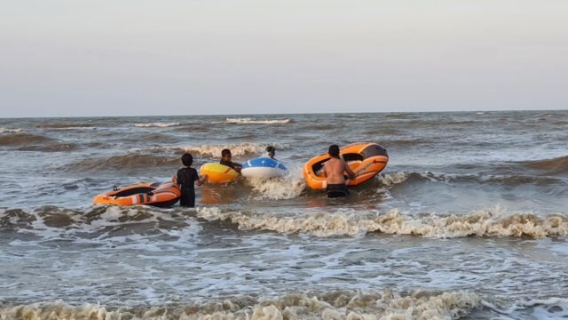 Wahana seru di Pantai Samudera Baru Karawang