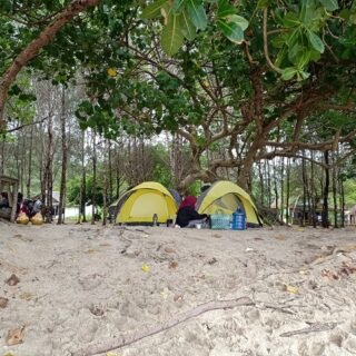 Camping di Pantai Ngudel Malang