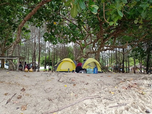 Camping di Pantai Ngudel Malang