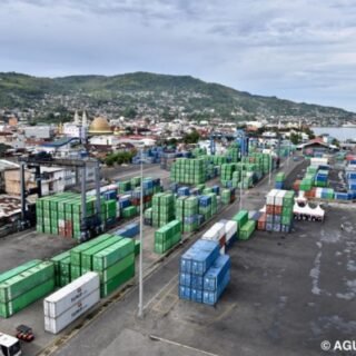 Pelabuhan yos sudarso Kota Ambon