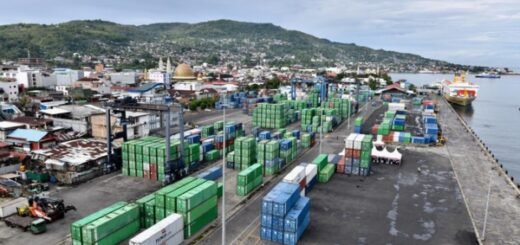 Pelabuhan yos sudarso Kota Ambon