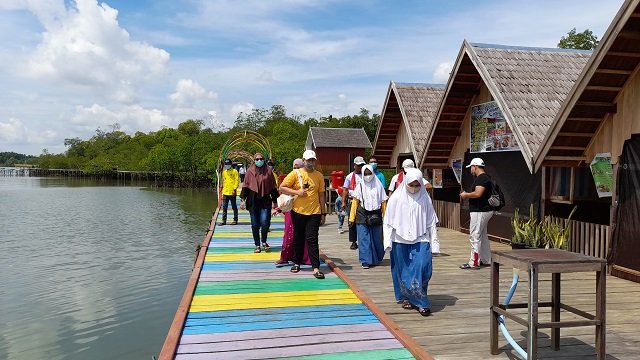 Wisata Mangrove Pulau Burung Batulicin