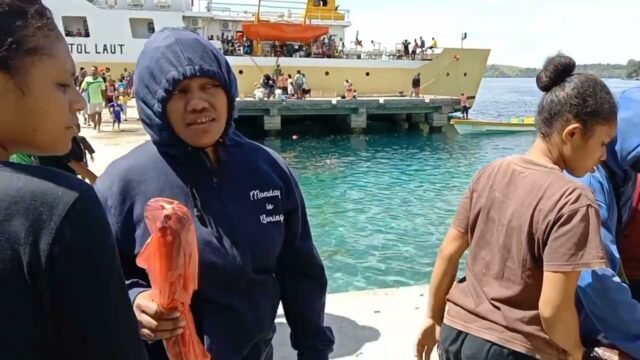 kapal singgah di Pelabuhan Miosnum
