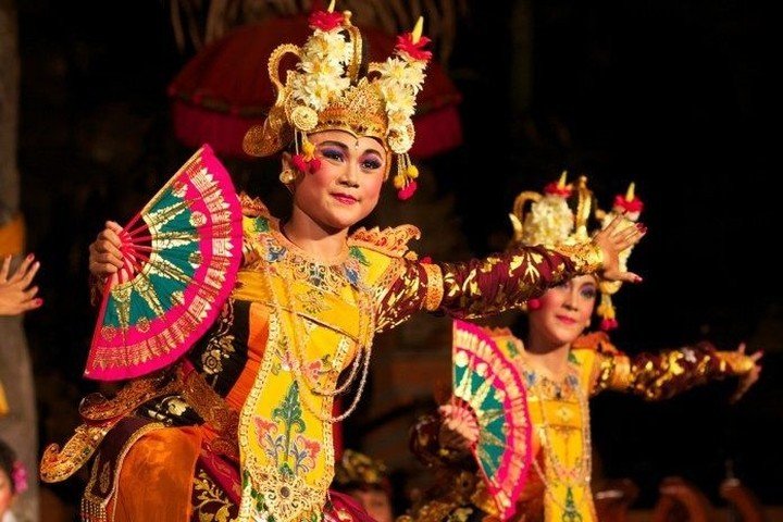 Kembang Goyang, properti tari legong