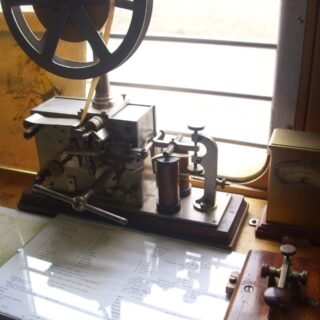 Teknologi Komunikasi Tradisional