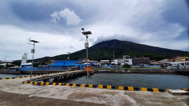 pelabuhan kapal di larantuka