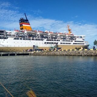 kapal pelni di kota namlea