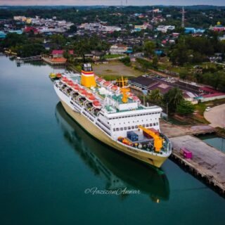 Kapal Pelni KM Bukit Raya