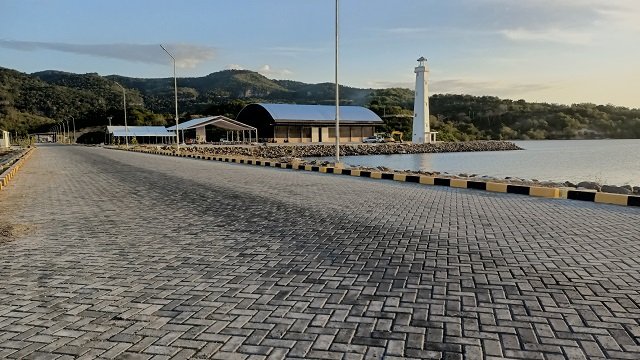 Dermaga Pelabuhan Wae Kelambu