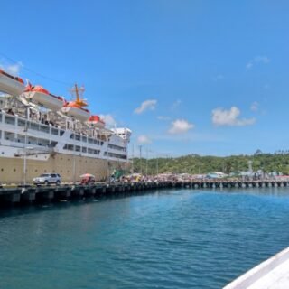 Pelabuhan Banggai di Kabupaten Banggai Laut