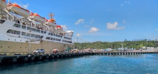 Pelabuhan Banggai di Kabupaten Banggai Laut