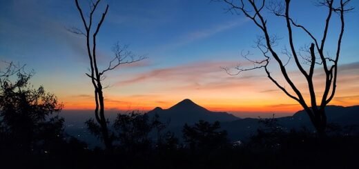 sunrise di Gunung Lorokan Mojokerto