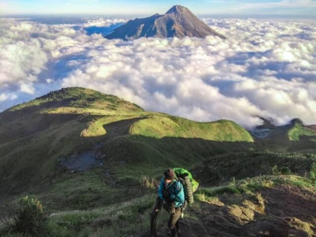 Jalur Pendakian Gunung Merbabu - Photo by IG @ozi_maijefri
