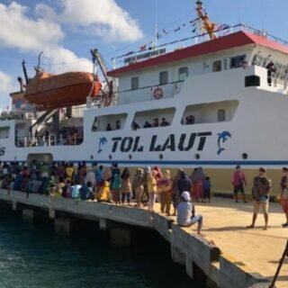 kapal sabuk nusantara singgah di Pelabuhan Marabatuan