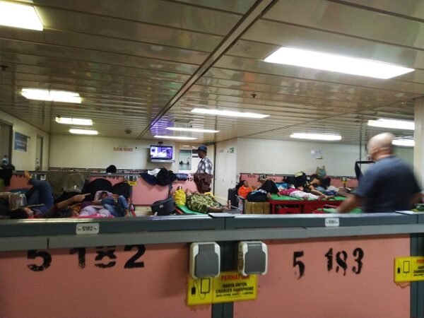 tempat tidur penumpang kapal pelni kelas ekonomi