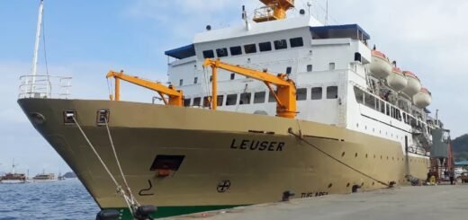 kapal pelni KM Leuser