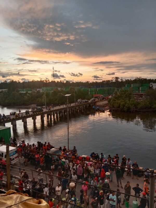 suasana di pelabuhan Timika