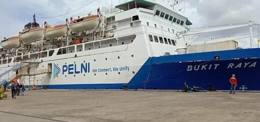 Kapal Pelni KM Bukit Raya