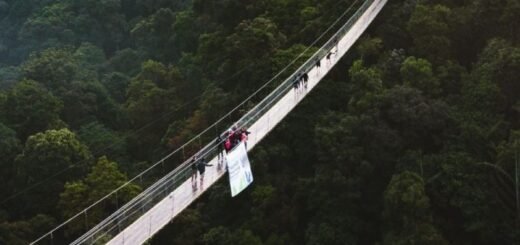 Jembatan Gantung Terpanjang di Indonesia